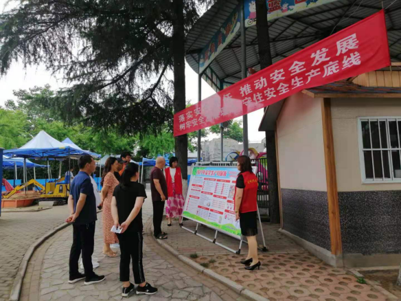 许昌市公园管理处开展“安全生产月”宣传咨询日活动（图文）